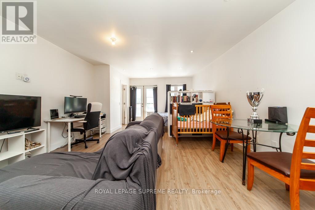 529 Rogers Road, Toronto, Ontario  M6M 1B4 - Photo 43 - W12367262