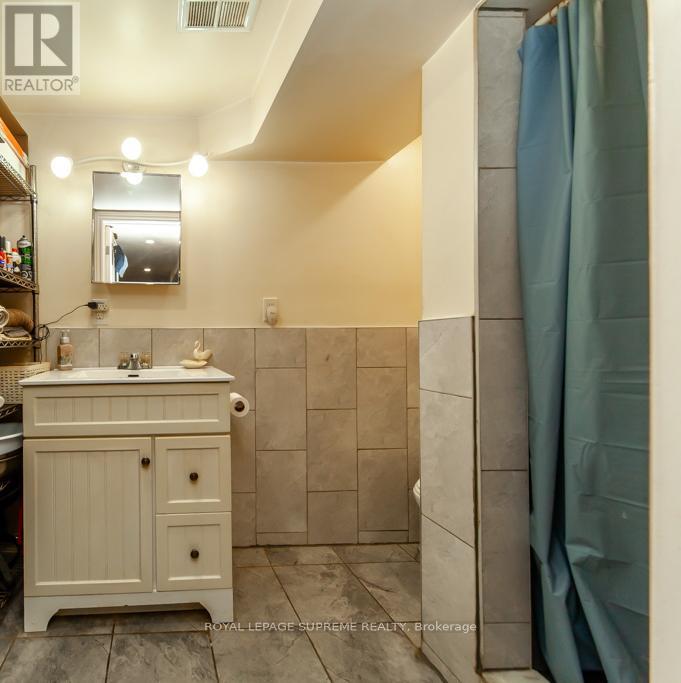 529 Rogers Road, Toronto (Keelesdale-Eglinton West), Ontario  M6M 1B4 - Photo 14 - W12367263