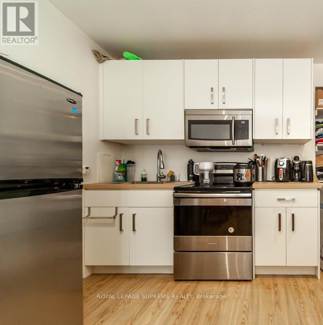 529 Rogers Road, Toronto (Keelesdale-Eglinton West), Ontario  M6M 1B4 - Photo 36 - W12367263