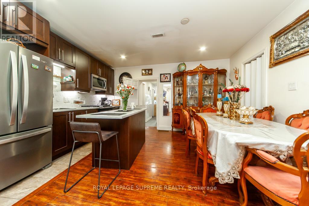 529 Rogers Road, Toronto (Keelesdale-Eglinton West), Ontario  M6M 1B4 - Photo 8 - W12367263