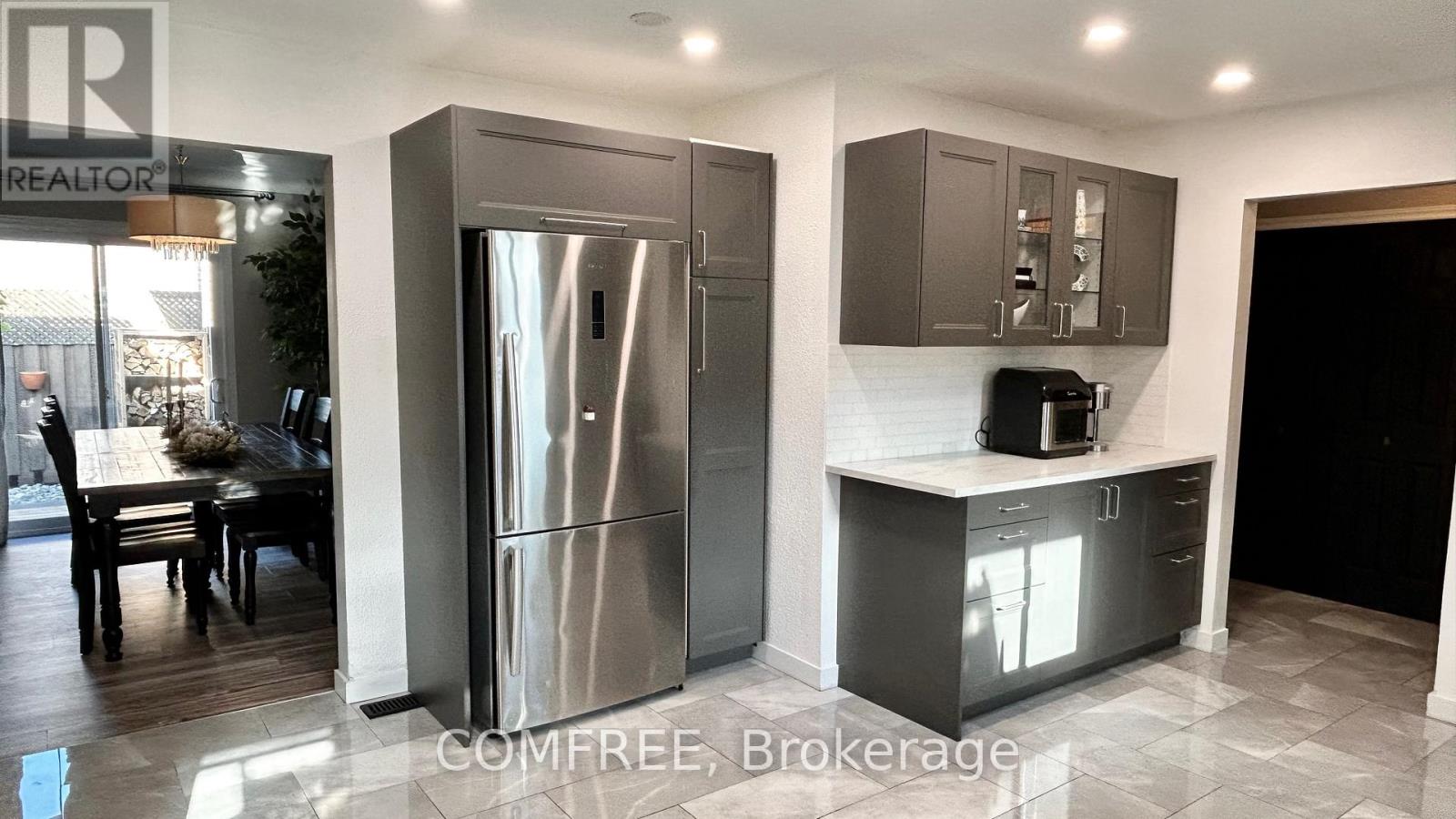 9657 Midfield Crescent, Windsor, Ontario  N8R 1W9 - Photo 6 - X12357339