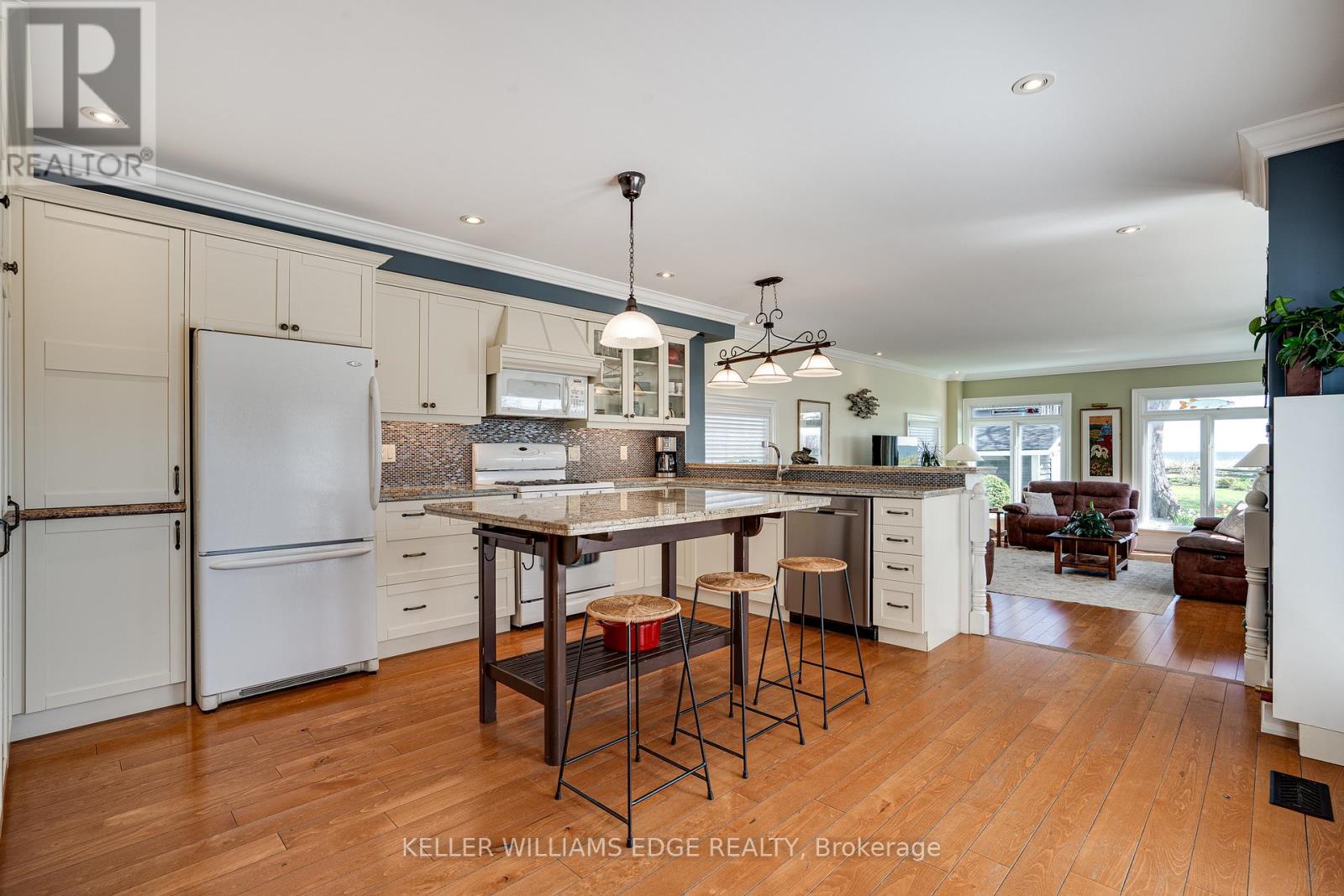 849 Beach Boulevard, Hamilton, Ontario  L8H 6Z5 - Photo 10 - X12367307