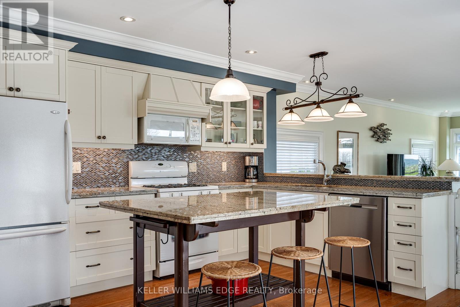 849 Beach Boulevard, Hamilton, Ontario  L8H 6Z5 - Photo 9 - X12367307