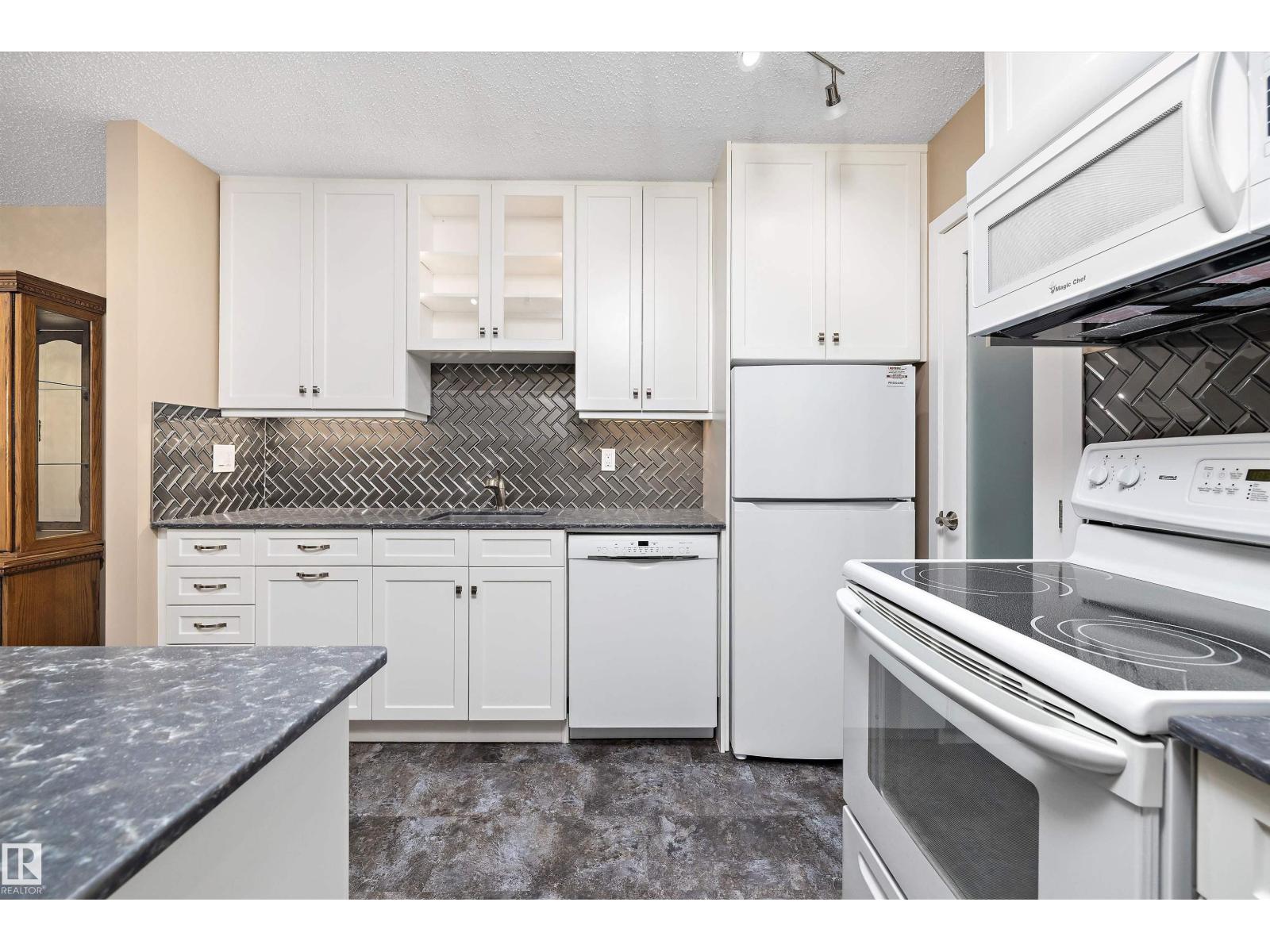 2326 151 Av Nw, Edmonton, Alberta  T5Y 2L1 - Photo 1 - E4452258