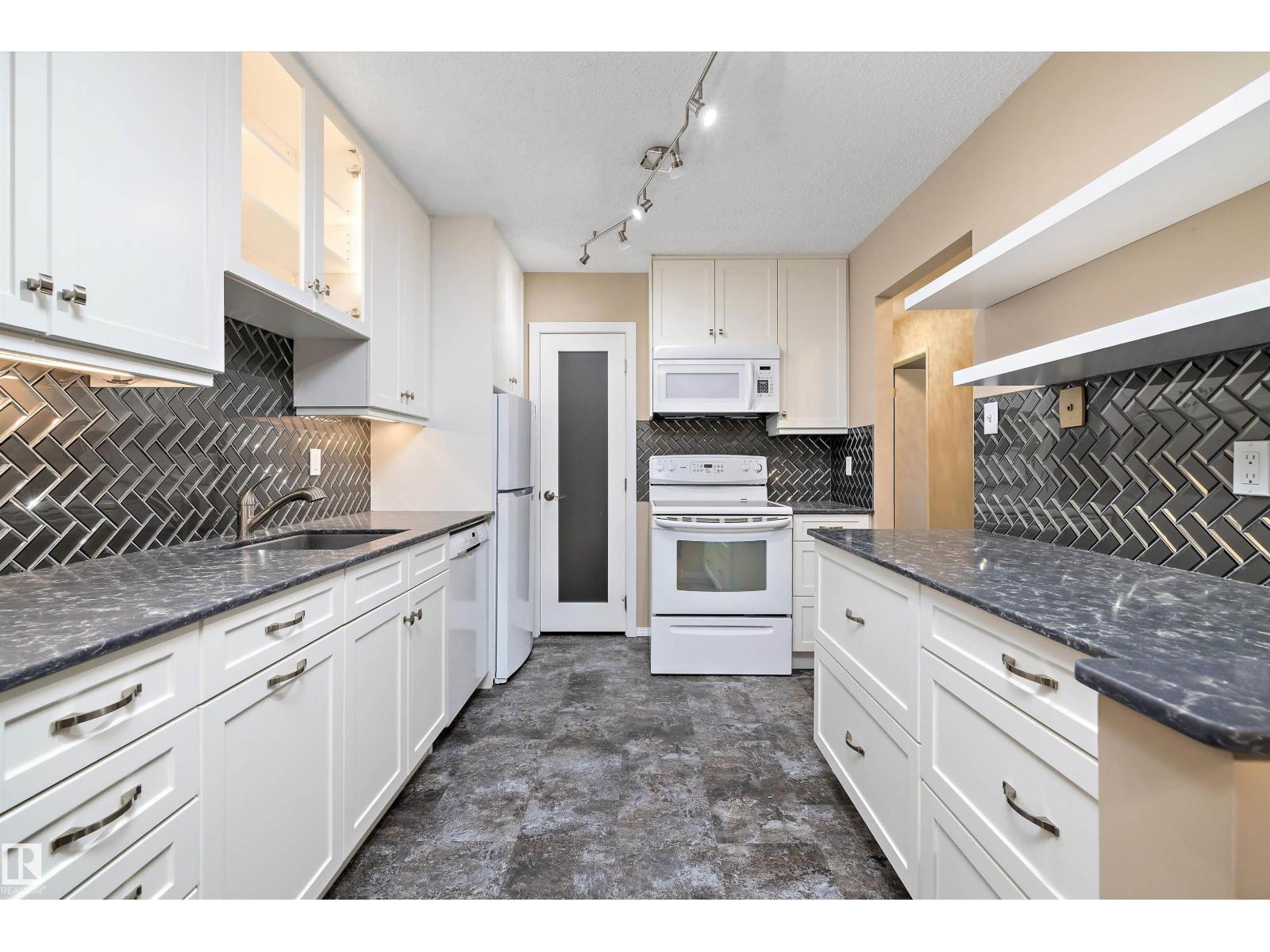 2326 151 Av Nw, Edmonton, Alberta  T5Y 2L1 - Photo 4 - E4452258
