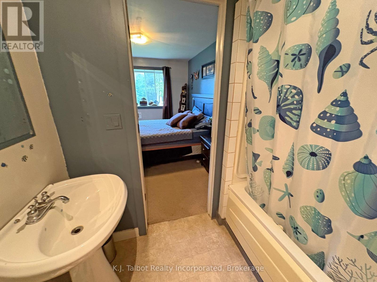 82044 Bluewater Highway, Ashfield-Colborne-Wawanosh, Ontario  N7A 3Y2 - Photo 14 - X12367358