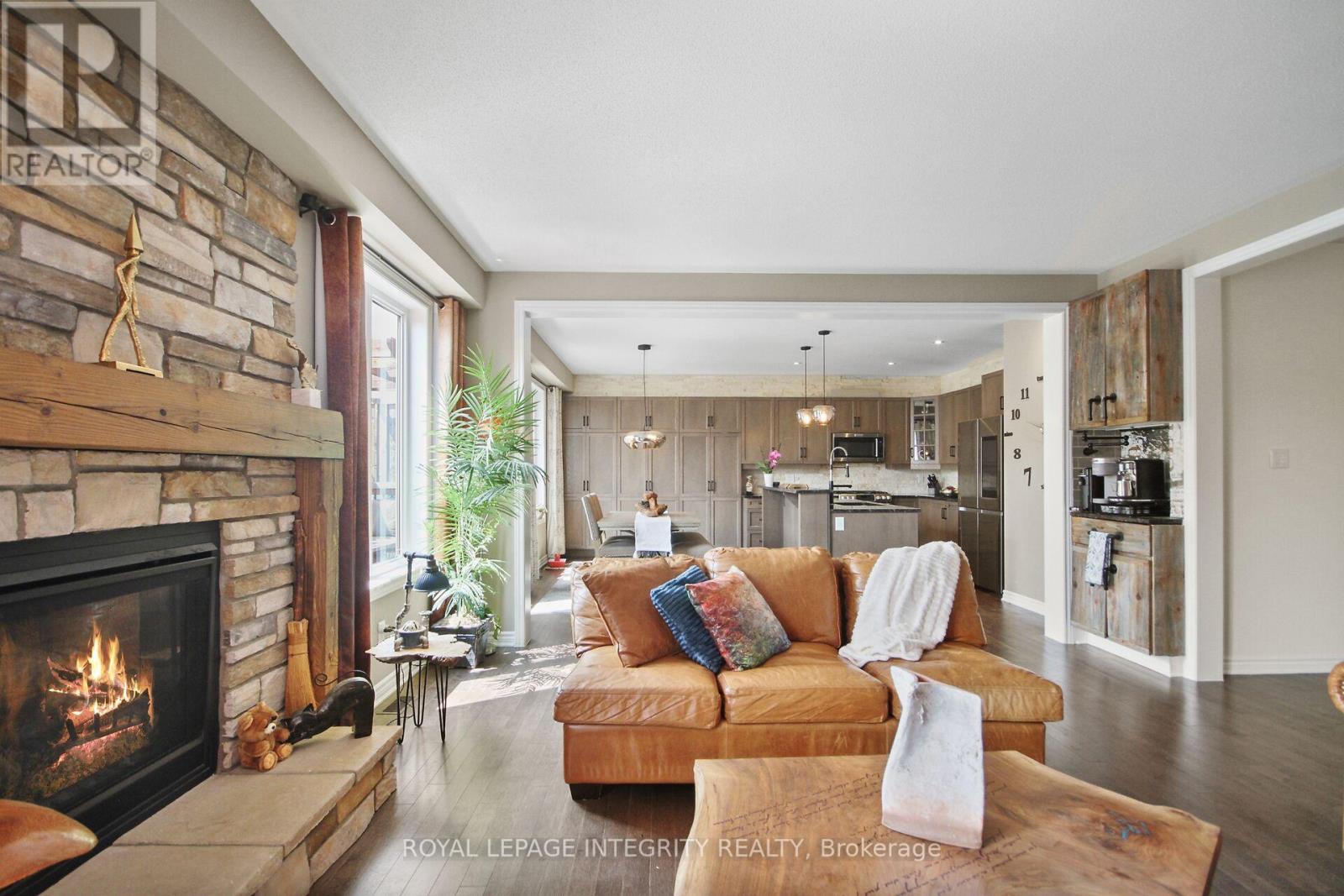 Property at 318 EVERGLADE WAY E image 3