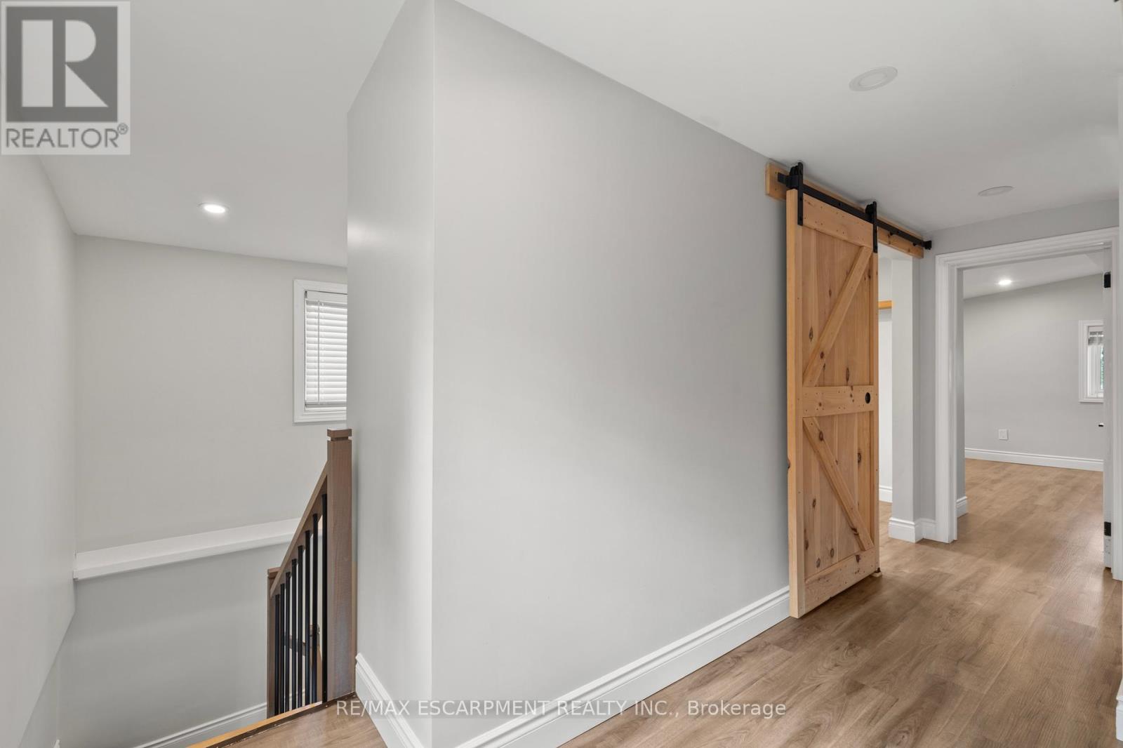 206 Niagara Falls Road, Thorold, Ontario L2V 1H9 - Photo 11 - X12367325