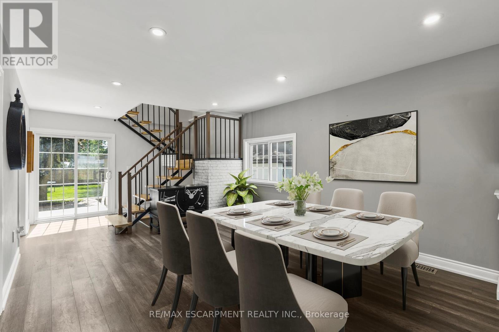 206 Niagara Falls Road, Thorold, Ontario L2V 1H9 - Photo 7 - X12367325