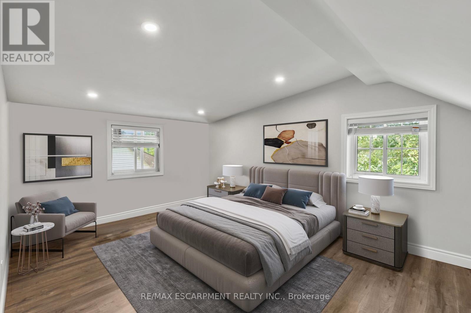 206 Niagara Falls Road, Thorold, Ontario L2V 1H9 - Photo 8 - X12367325