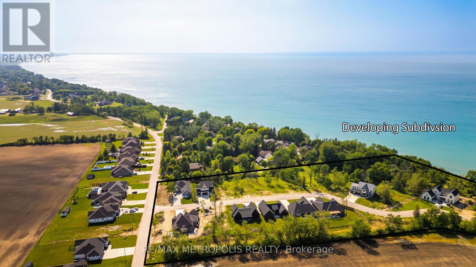 7077 Blue Coast Heights, Plympton-Wyoming, Ontario  N0N 1E0 - Photo 7 - X12367328