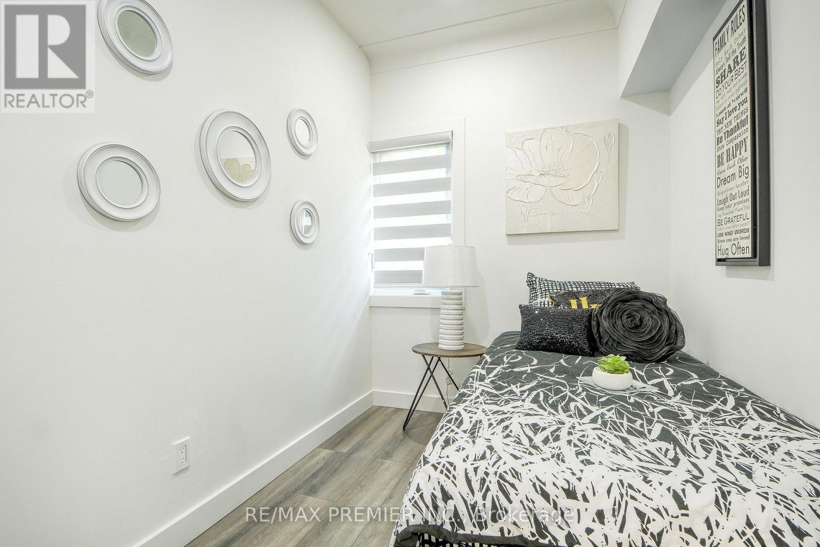1467 Ouellette Avenue, Windsor, Ontario  N8X 1K1 - Photo 14 - X12367329
