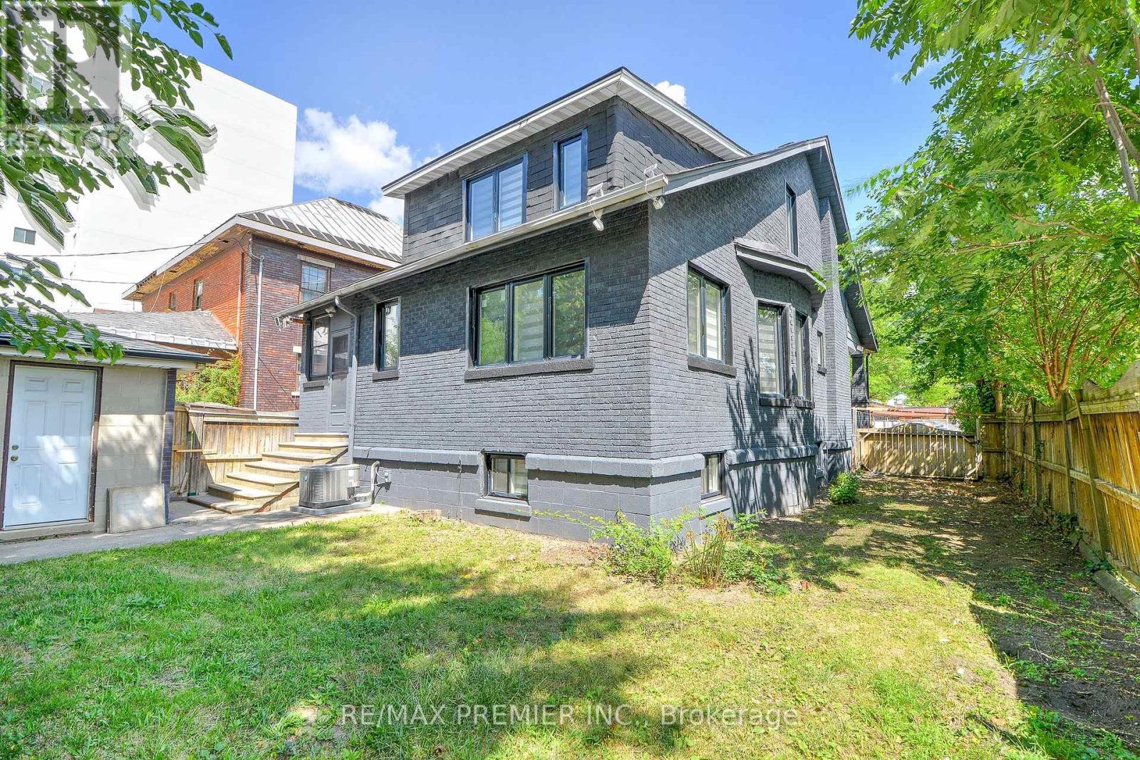 1467 Ouellette Avenue, Windsor, Ontario  N8X 1K1 - Photo 3 - X12367329