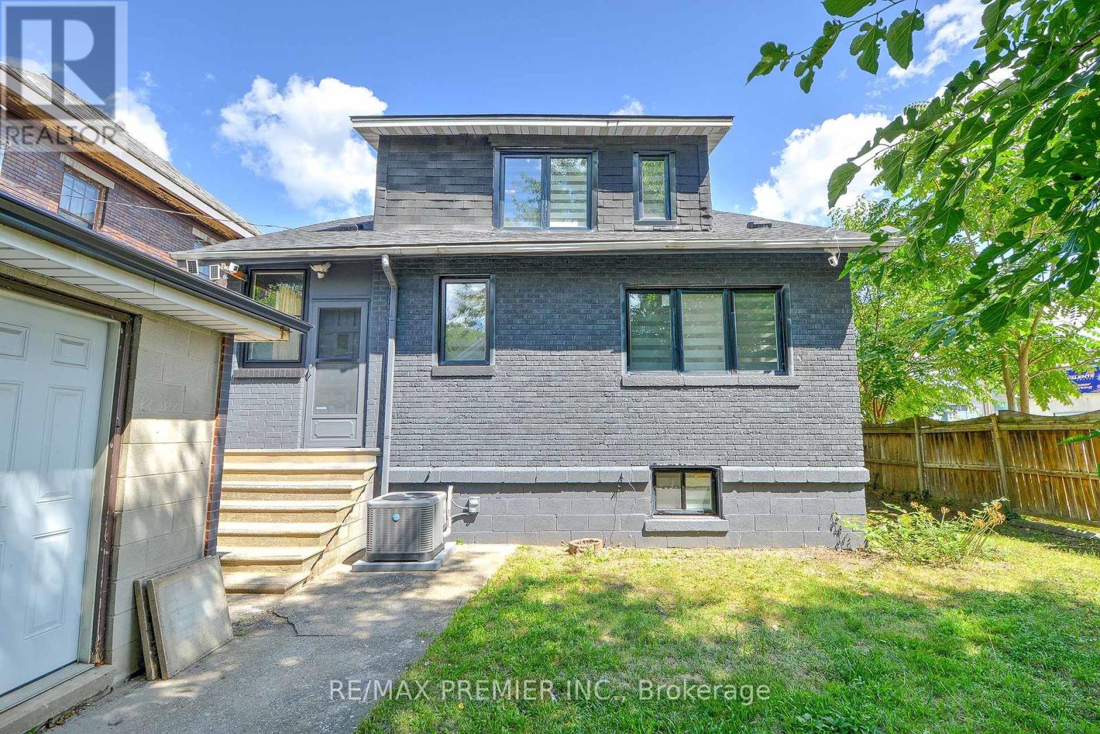 1467 Ouellette Avenue, Windsor, Ontario  N8X 1K1 - Photo 4 - X12367329