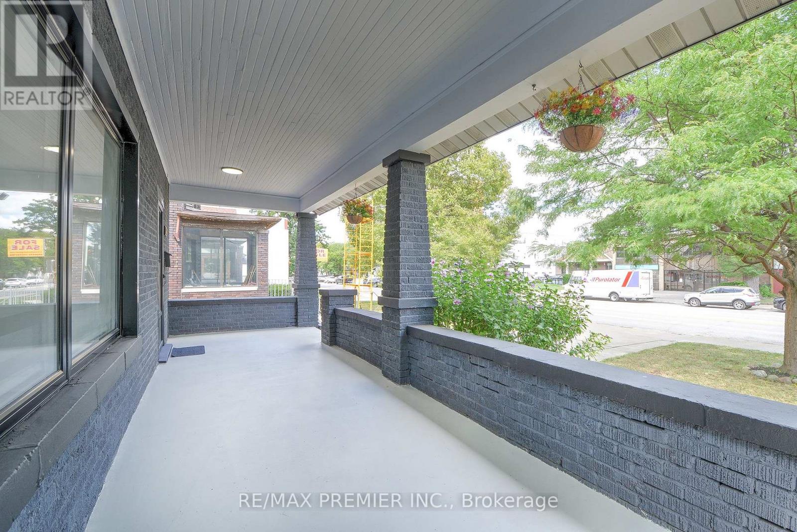 1467 Ouellette Avenue, Windsor, Ontario  N8X 1K1 - Photo 6 - X12367329