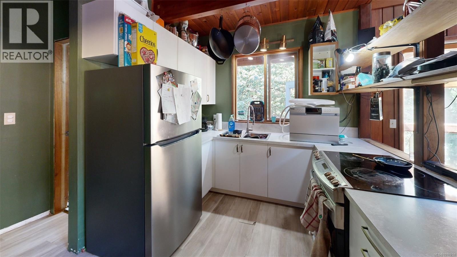 Property at 1545 Whalebone Dr image 2