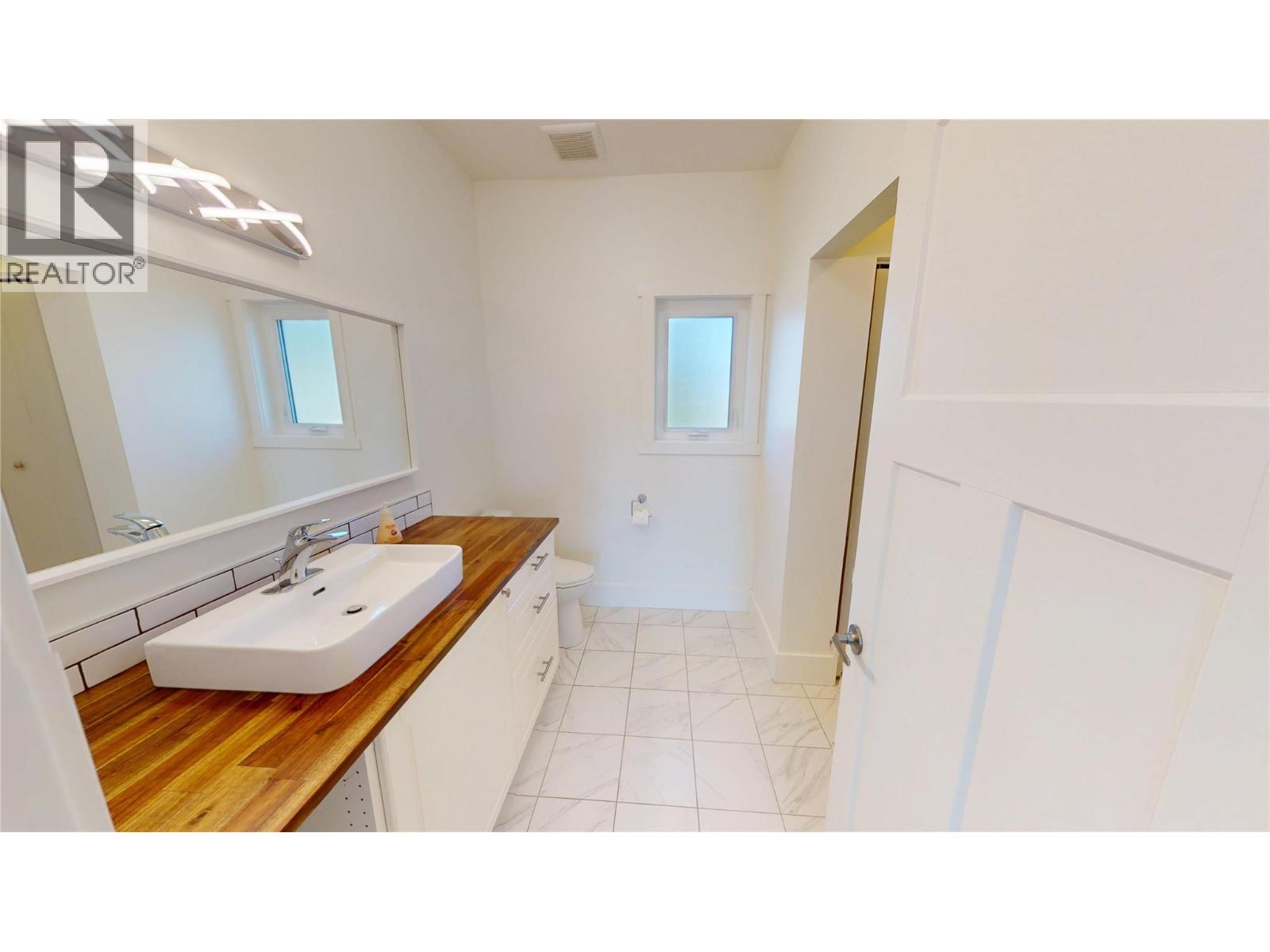 4760 Willow Avenue, Canal Flats, British Columbia  V0B 1B0 - Photo 17 - 10360852