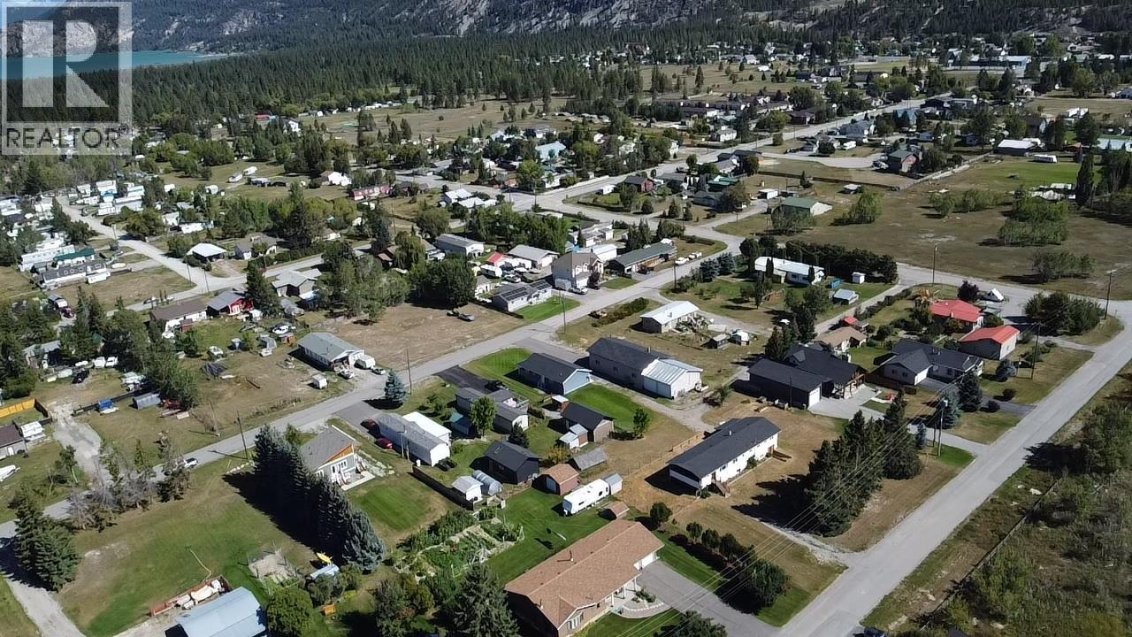 4760 Willow Avenue, Canal Flats, British Columbia  V0B 1B0 - Photo 8 - 10360852