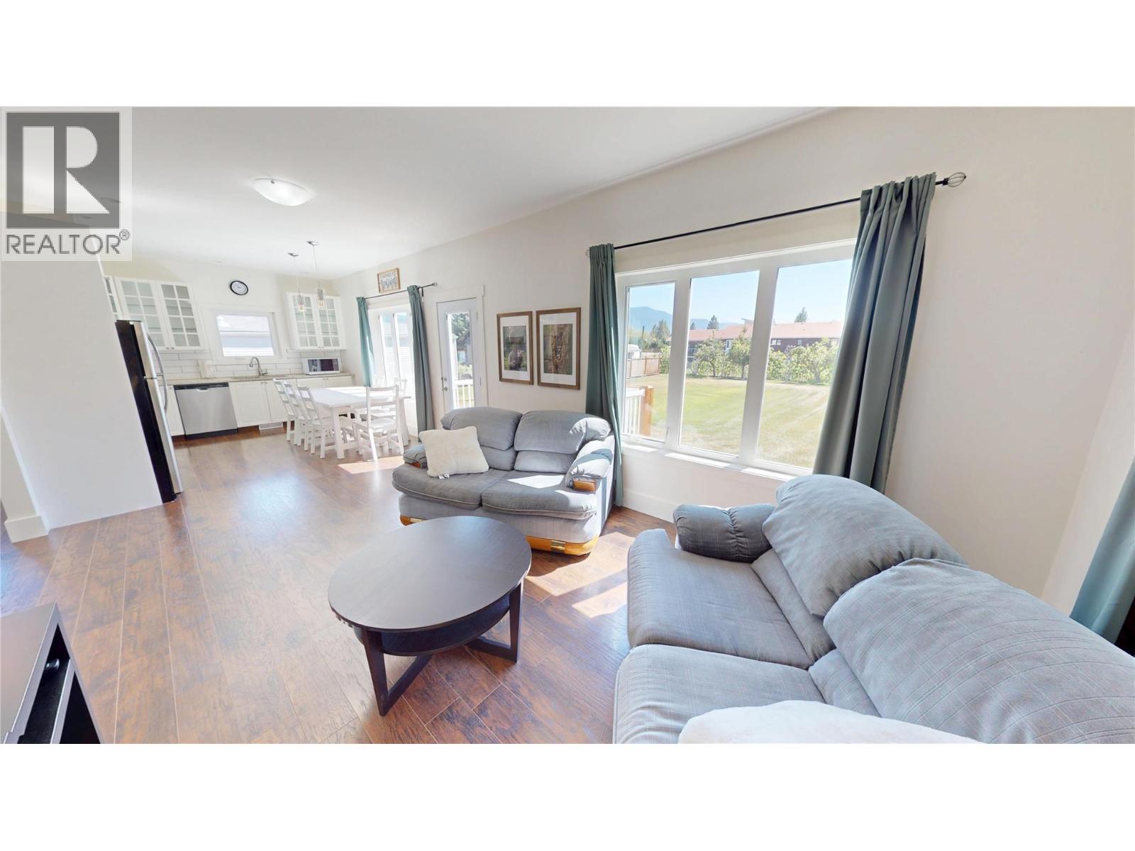 4760 Willow Avenue, Canal Flats, British Columbia  V0B 1B0 - Photo 10 - 10360852