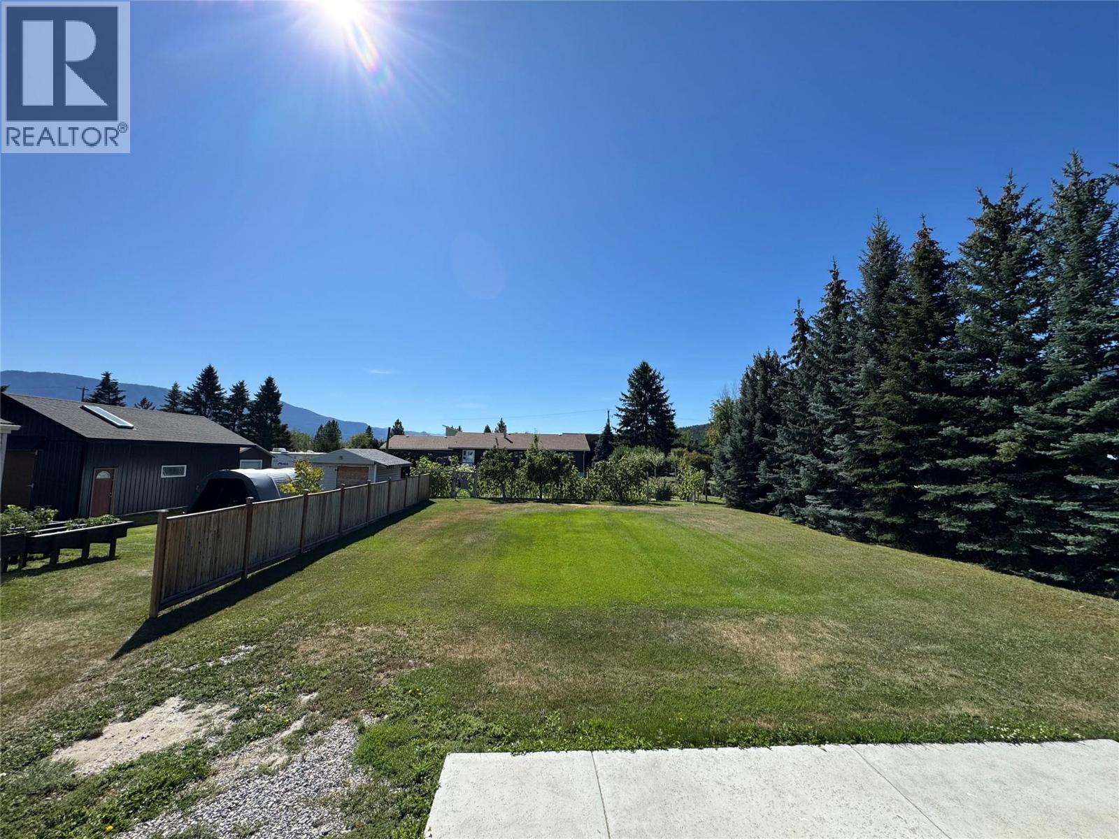 4760 Willow Avenue, Canal Flats, British Columbia  V0B 1B0 - Photo 6 - 10360852