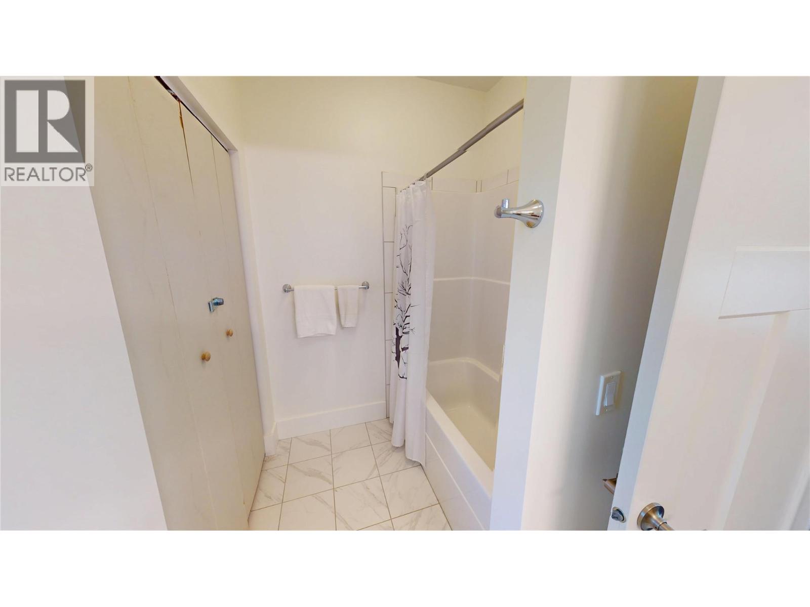 4760 Willow Avenue, Canal Flats, British Columbia  V0B 1B0 - Photo 18 - 10360852