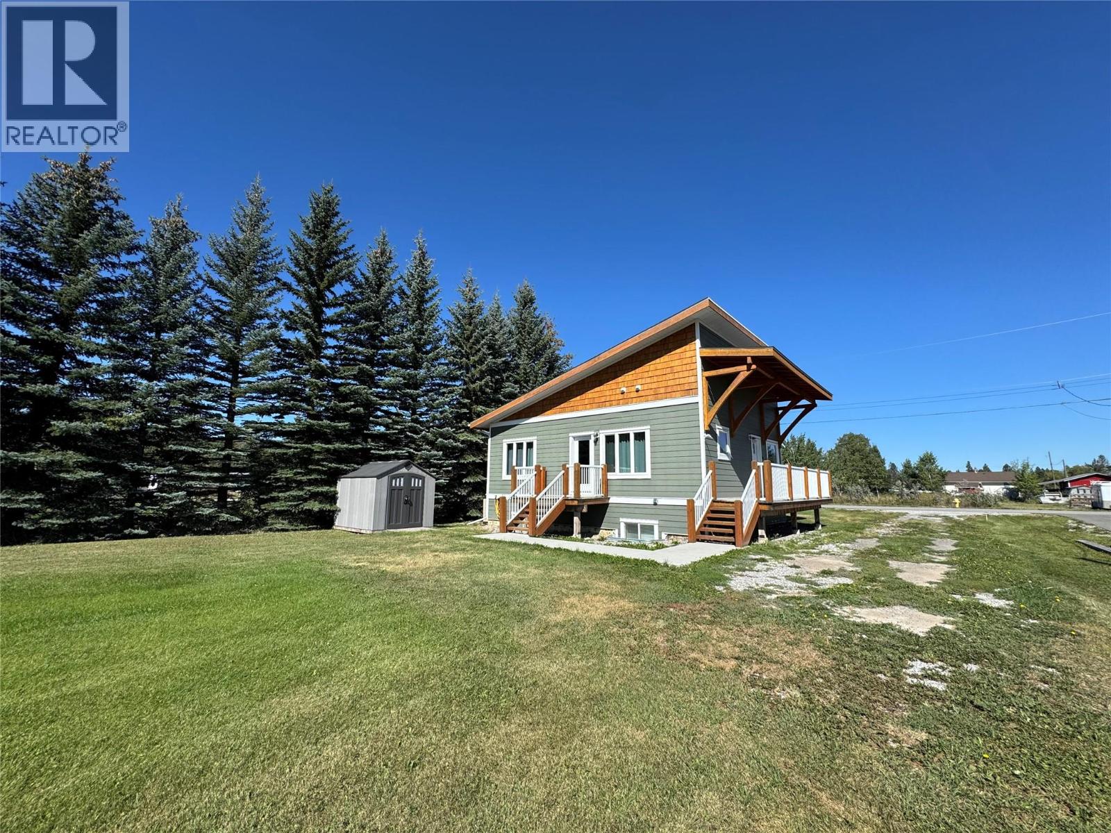 4760 Willow Avenue, Canal Flats, British Columbia  V0B 1B0 - Photo 4 - 10360852