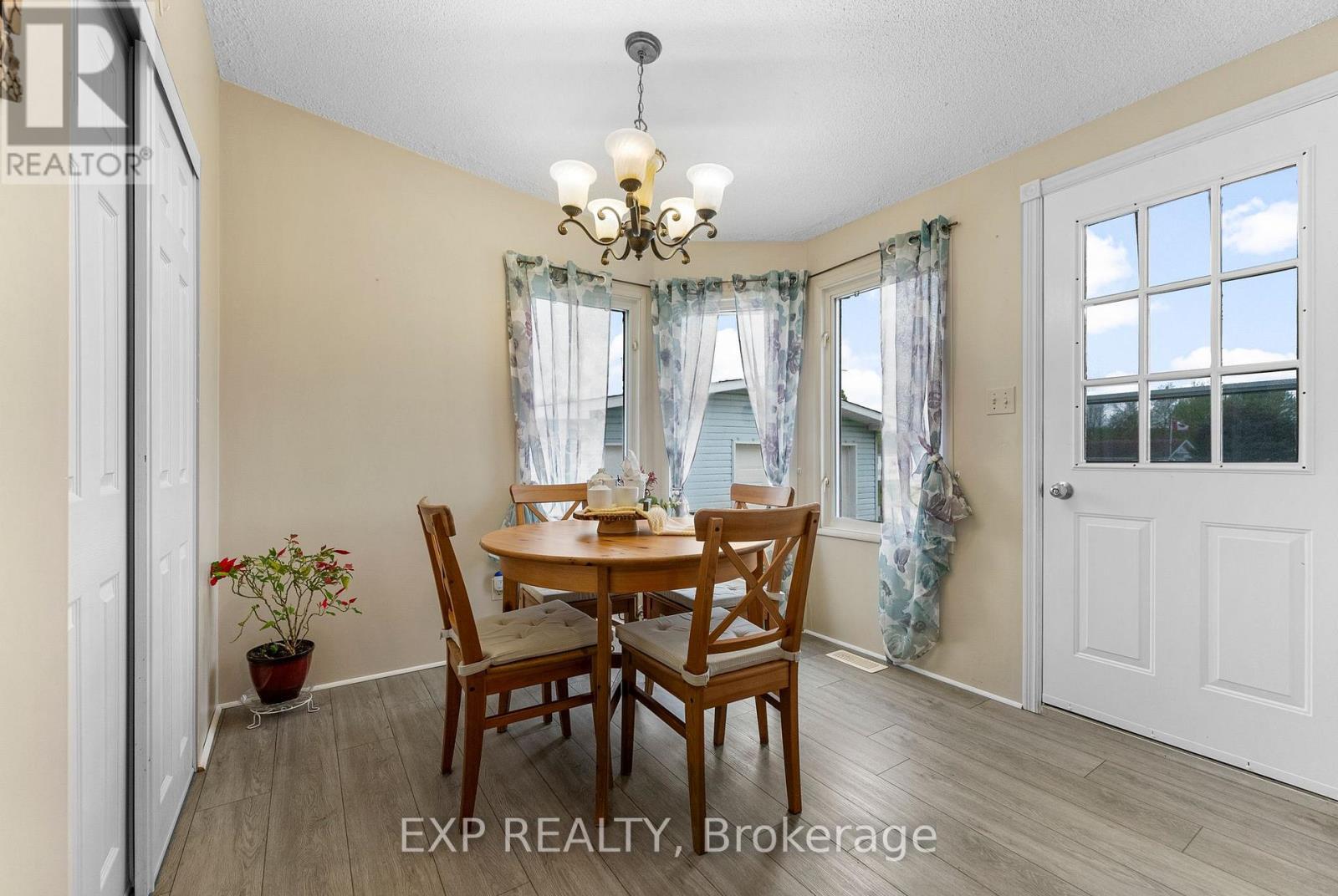 25 Sunset Lane, Horton, Ontario  K7V 0A5 - Photo 10 - X12367402