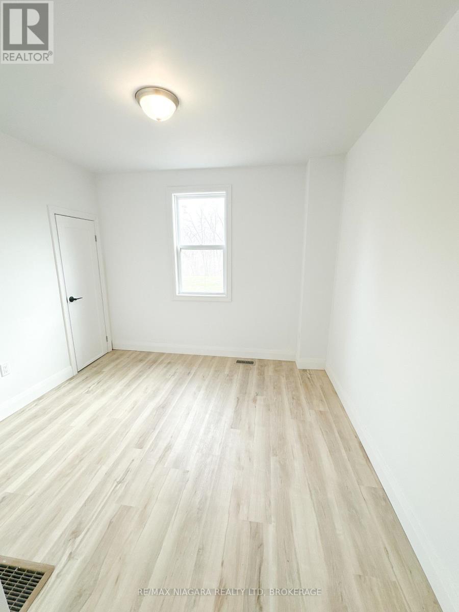 Upper - 233 Pelham Road, St. Catharines (Western Hill), Ontario  L2S 1W8 - Photo 20 - X12367401