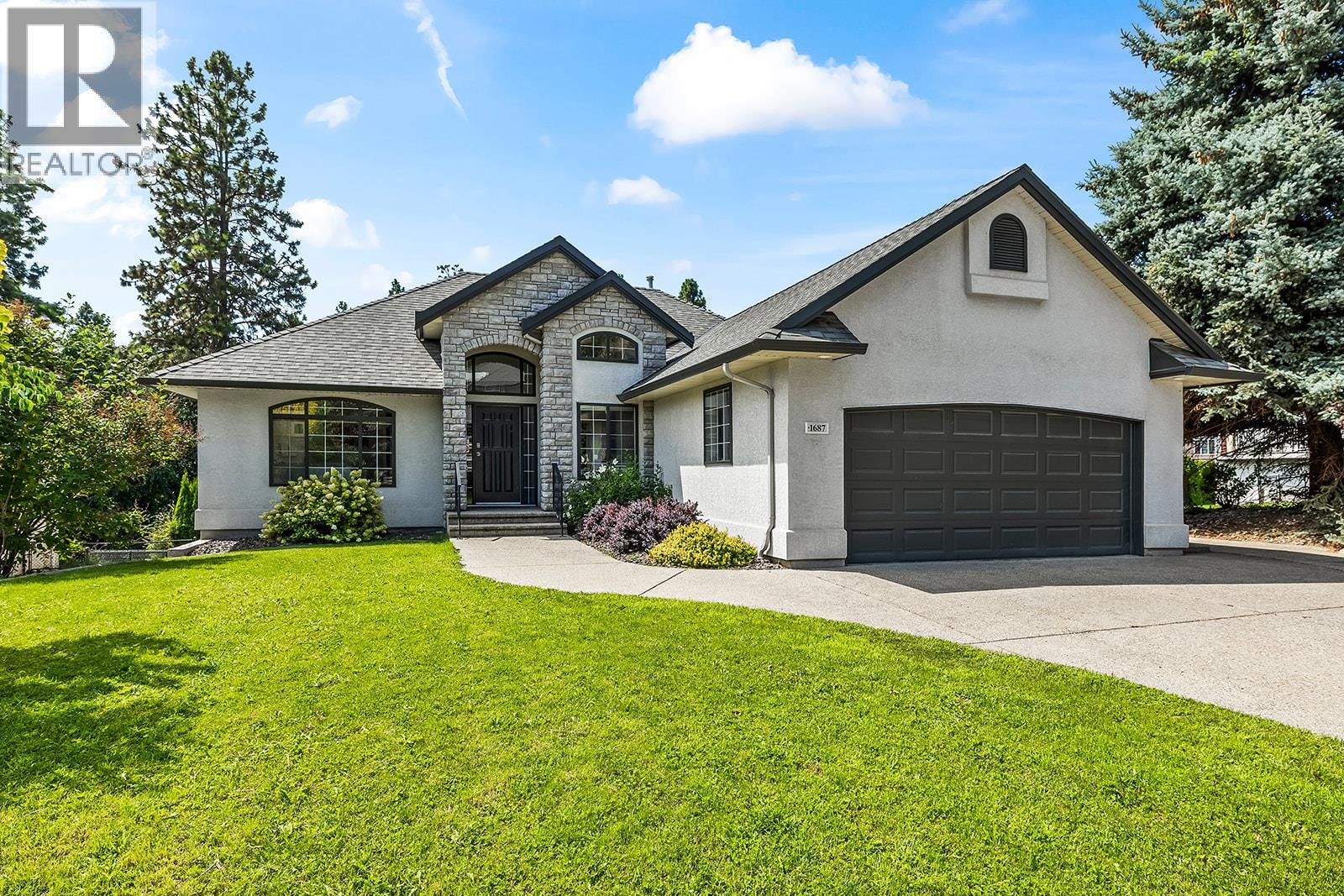 1687 Spruceglen Drive, kelowna, British Columbia