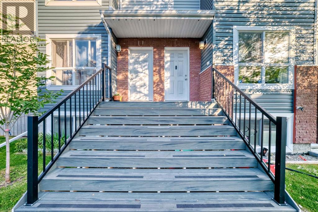 Property at 70 Erin Woods Court SE image 3