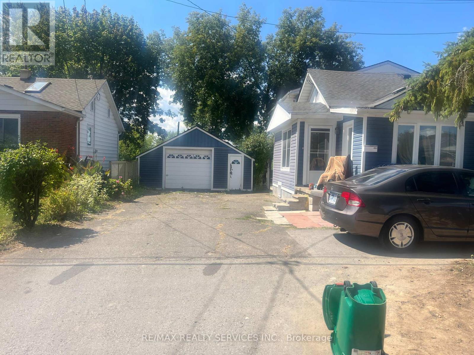 4557 Lee Avenue, Niagara Falls, Ontario  L2H 1M5 - Photo 1 - X12367410