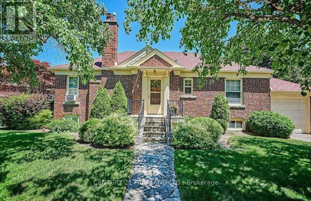 3 PARKVIEW HEIGHTS, Toronto, Ontario
