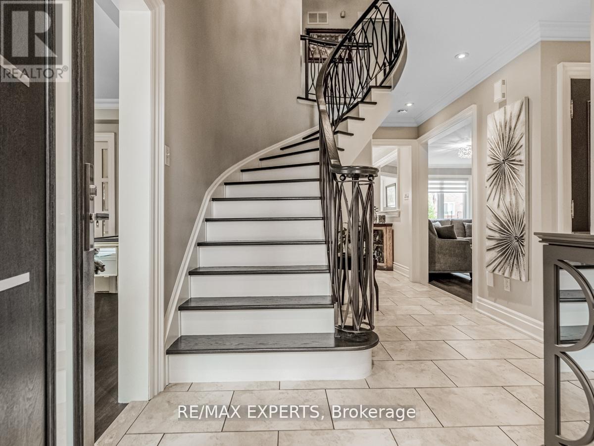 31 Pembrook Street, Caledon, Ontario  L7E 1L5 - Photo 4 - W12367430