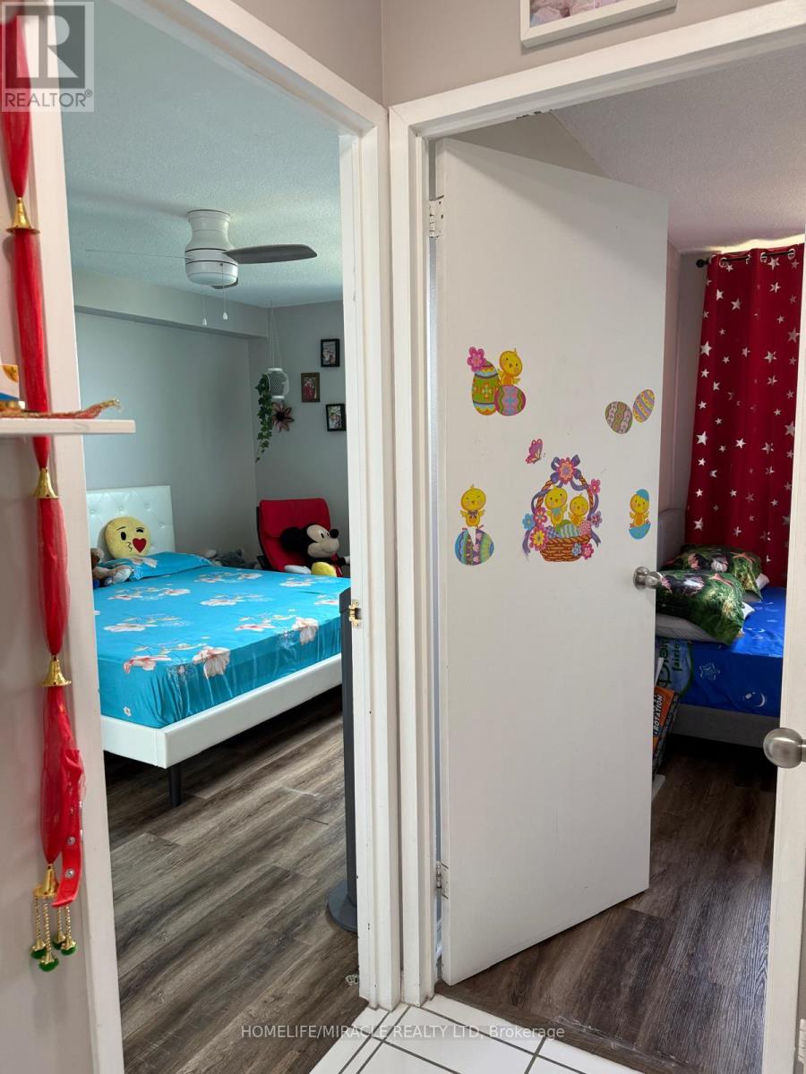 803 - 2556 Argyle Road, Mississauga, Ontario  L5B 2H6 - Photo 12 - W12367434