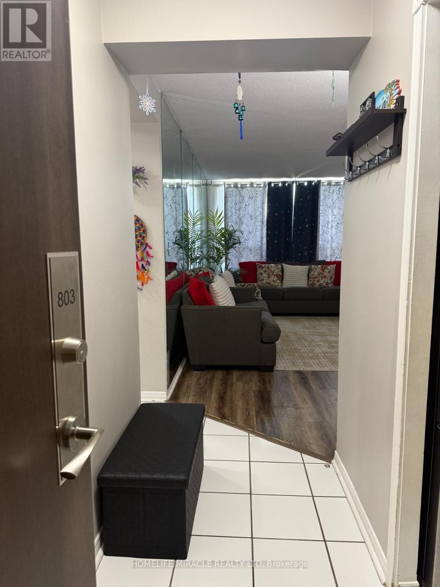 803 - 2556 Argyle Road, Mississauga, Ontario  L5B 2H6 - Photo 4 - W12367434