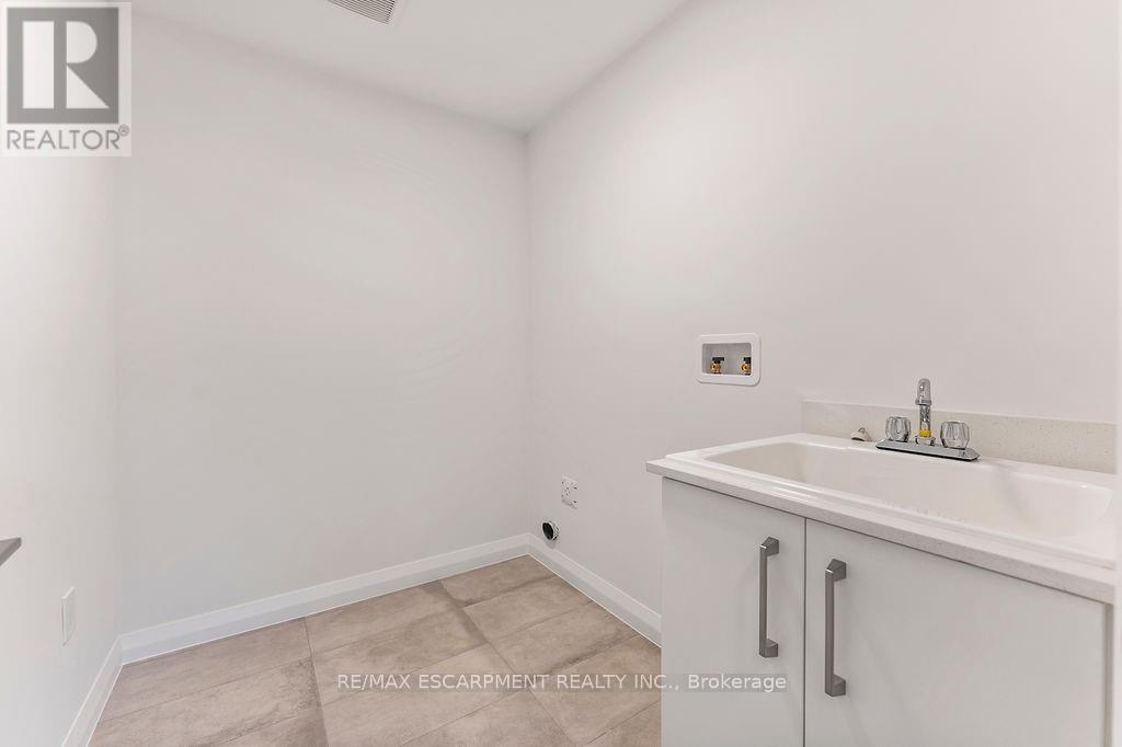 207 Alessio Drive, Hamilton, Ontario  L9B 0K4 - Photo 26 - X12367425