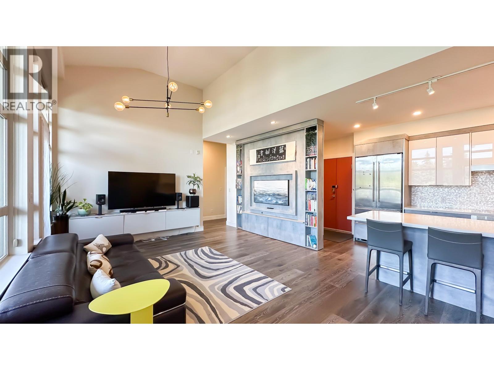 506 3602 Aldercrest Drive, North Vancouver, British Columbia  V7G 0A2 - Photo 1 - R3041094