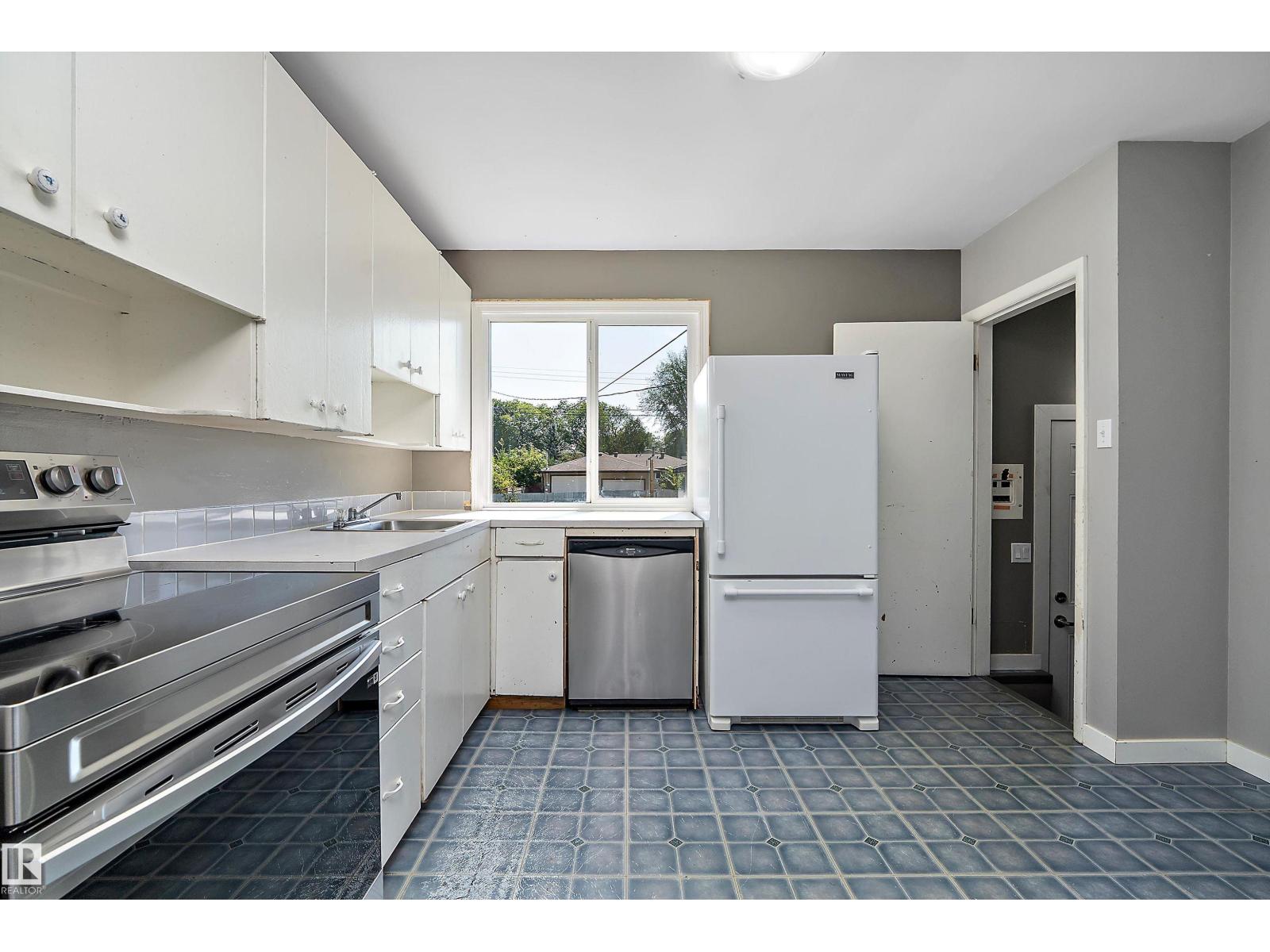 Property at 4405 116 AV NW image 2
