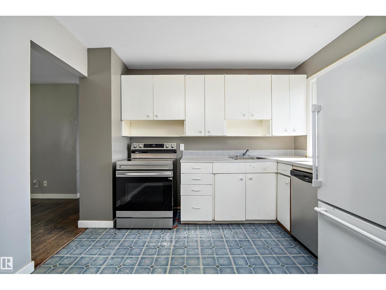 Property at 4405 116 AV NW image 4