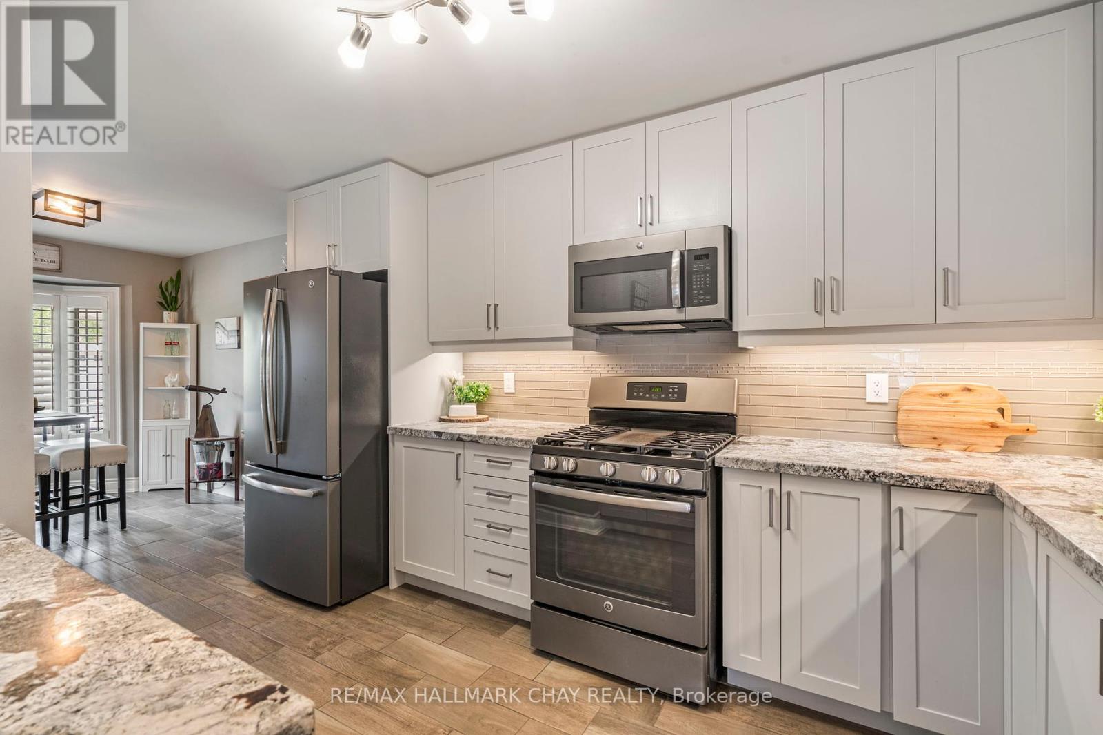 17 Hillcrest Drive, New Tecumseth (Alliston), Ontario  L9R 0K5 - Photo 8 - N12367194