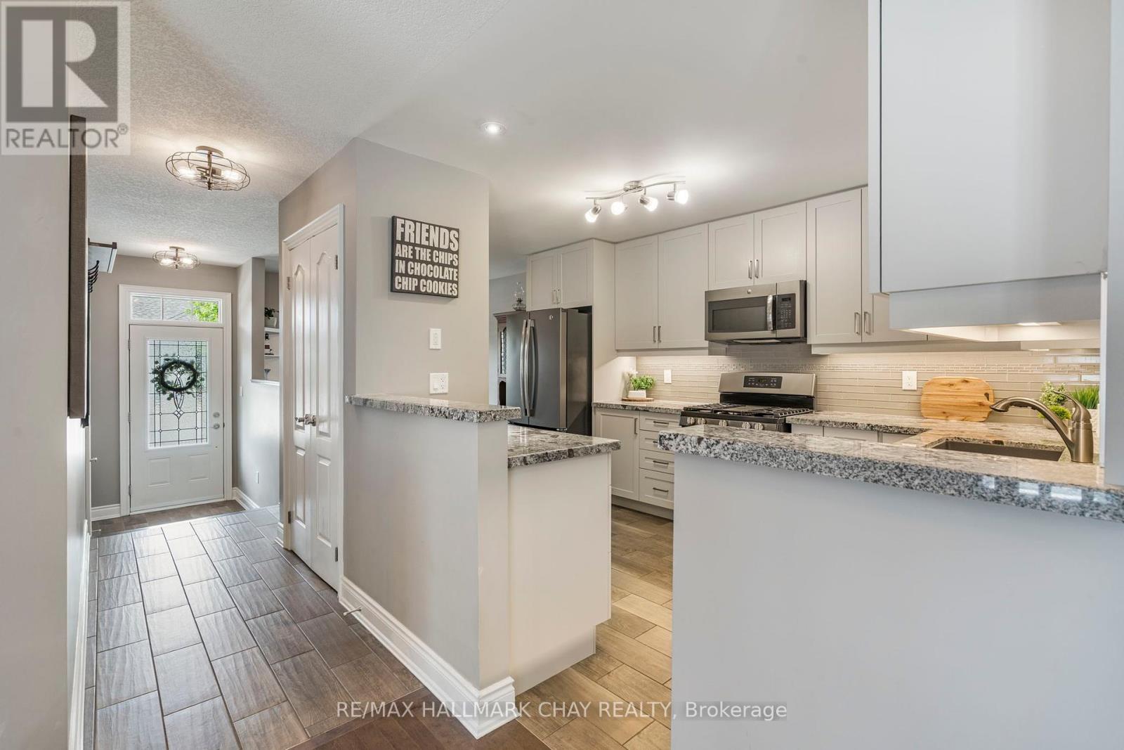 17 Hillcrest Drive, New Tecumseth (Alliston), Ontario  L9R 0K5 - Photo 9 - N12367194