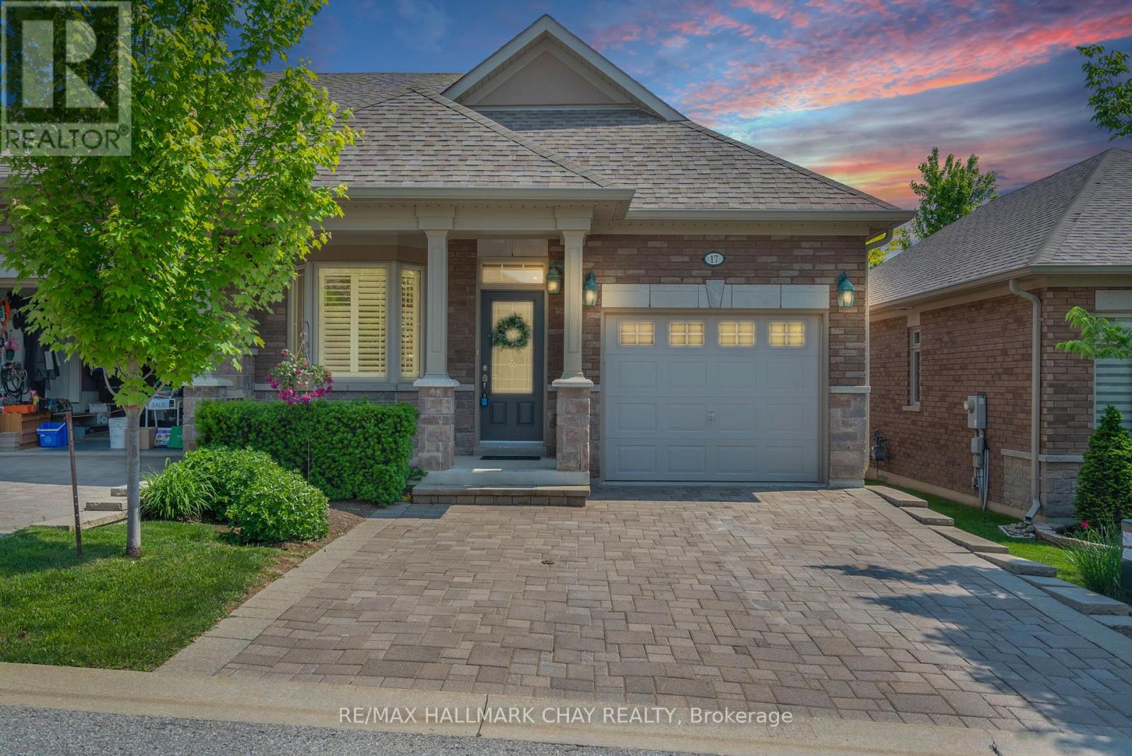 17 Hillcrest Drive, New Tecumseth (Alliston), Ontario  L9R 0K5 - Photo 2 - N12367194