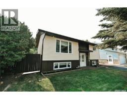 1661 Olive Diefenbaker DRIVE Crescent Acres