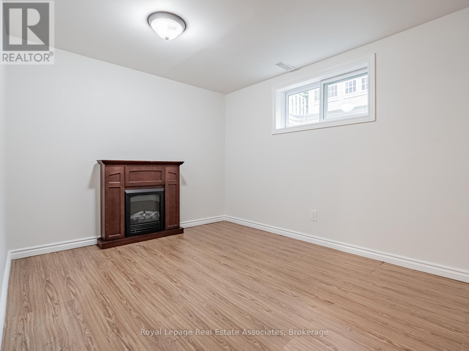 1094 Eastmount Avenue, Mississauga, Ontario  L5E 1Z4 - Photo 19 - W12367510