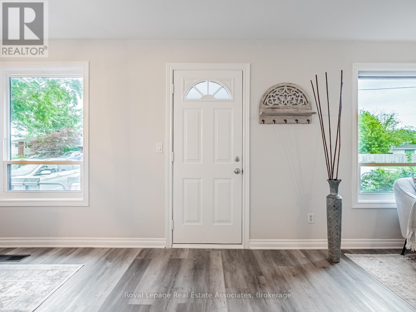 1094 Eastmount Avenue, Mississauga, Ontario  L5E 1Z4 - Photo 28 - W12367510