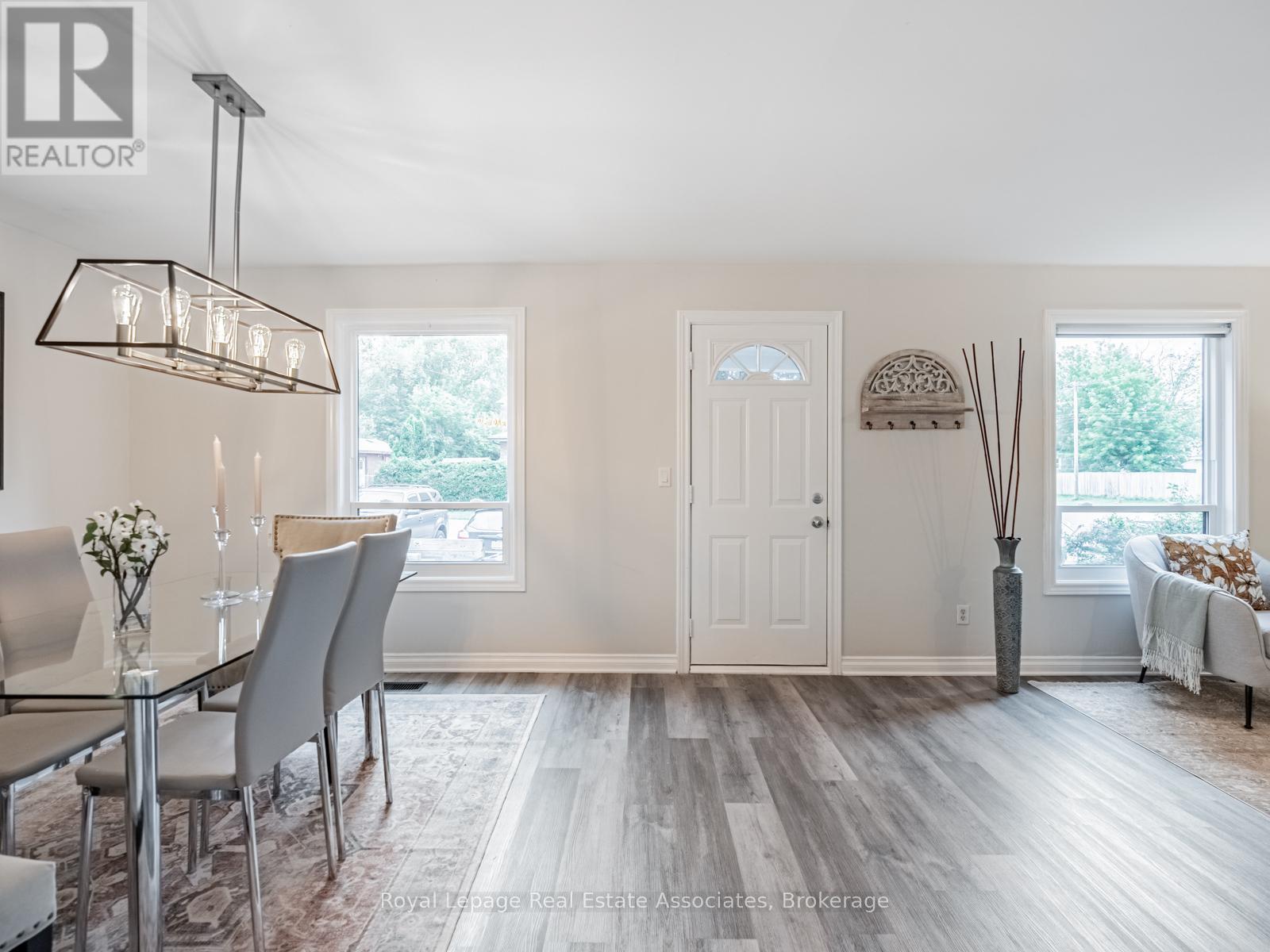 1094 Eastmount Avenue, Mississauga, Ontario  L5E 1Z4 - Photo 6 - W12367510