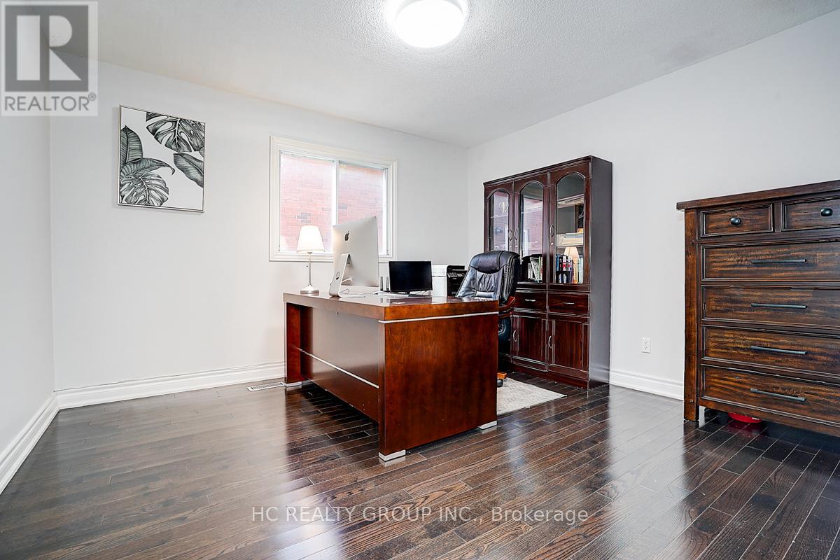 19 Delancey Crescent, Markham, Ontario  L3P 7C9 - Photo 11 - N12346610