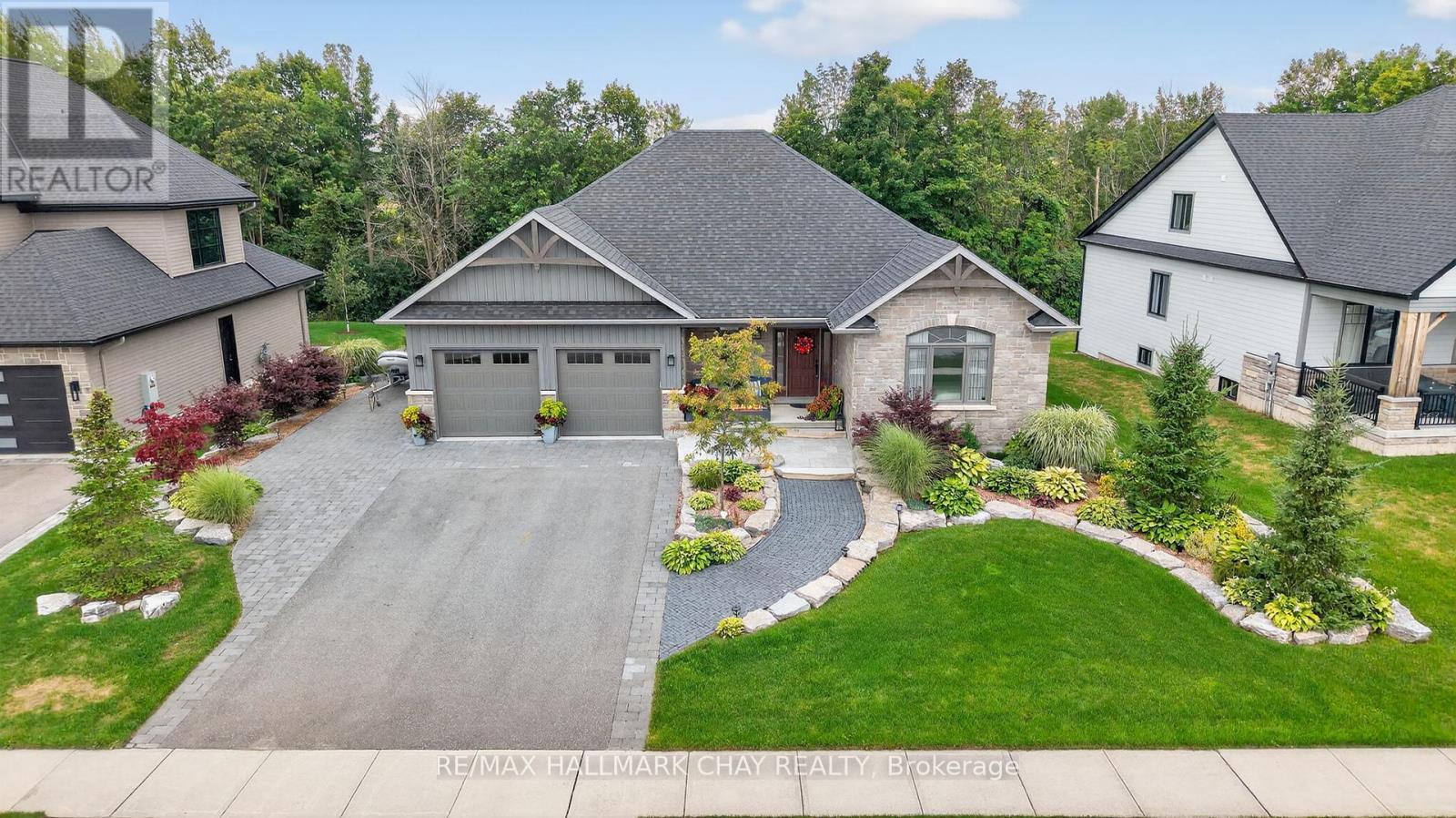 127 High Bluff Lane, Blue Mountains, Ontario  N0H 2P0 - Photo 2 - X12367519