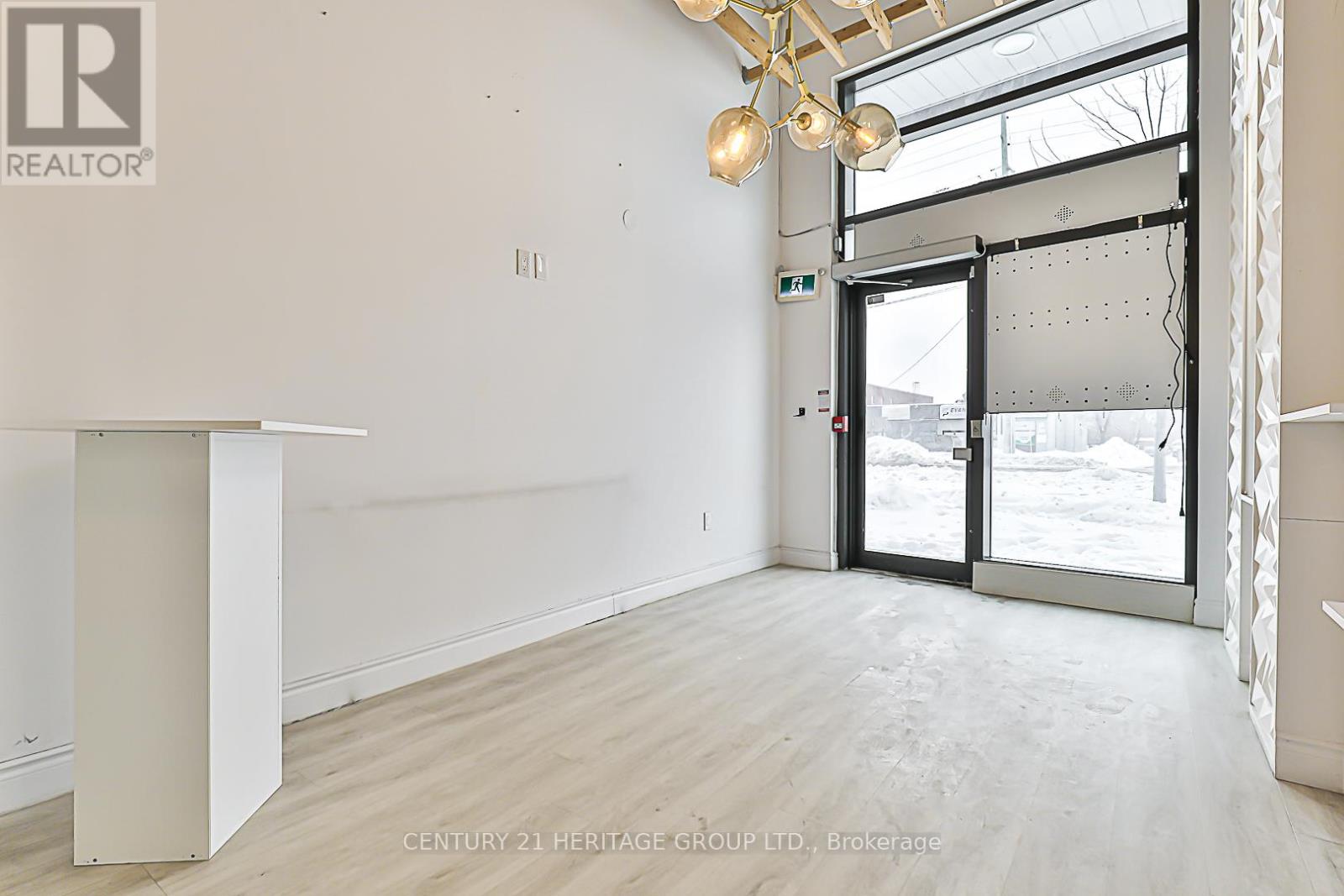 Level 1, Unit 1 ( Nw-1) - 9201 Yonge Street, Richmond Hill (North Richvale), Ontario  L4C 1H9 - Photo 5 - N12367557