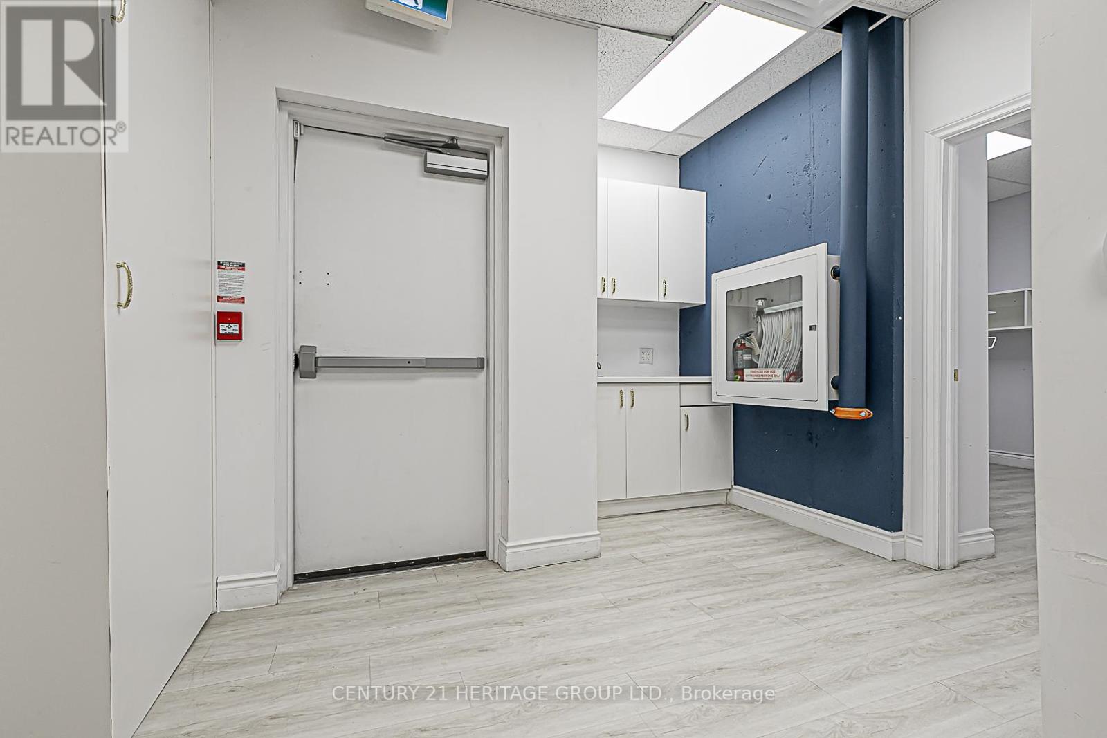 Level 1, Unit 1 ( Nw-1) - 9201 Yonge Street, Richmond Hill (North Richvale), Ontario  L4C 1H9 - Photo 8 - N12367557